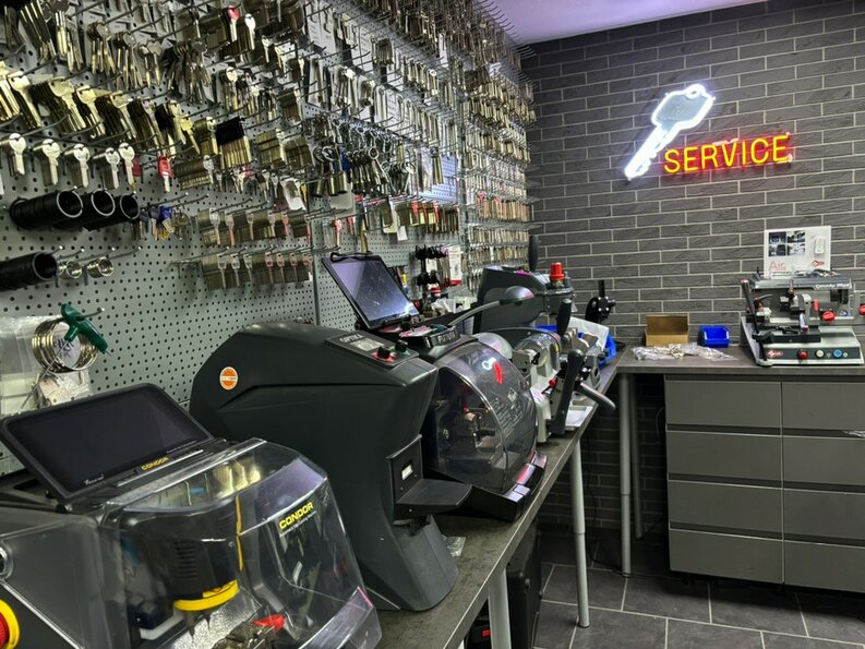 Winkel Dinsdag t/m vrijdag 12:00-17:00